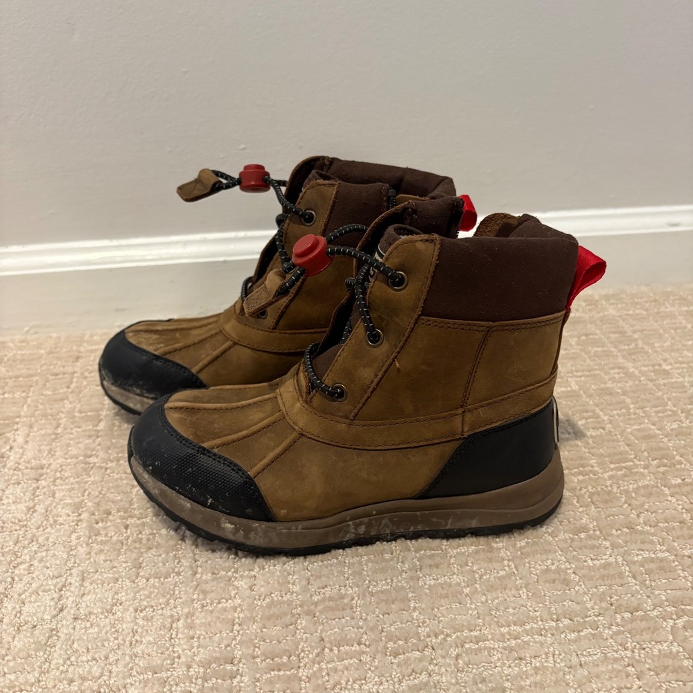 UGG Kids Thinsulate 200 Brown Suede Sheepskin Lined Winter‎ Boots Size 1